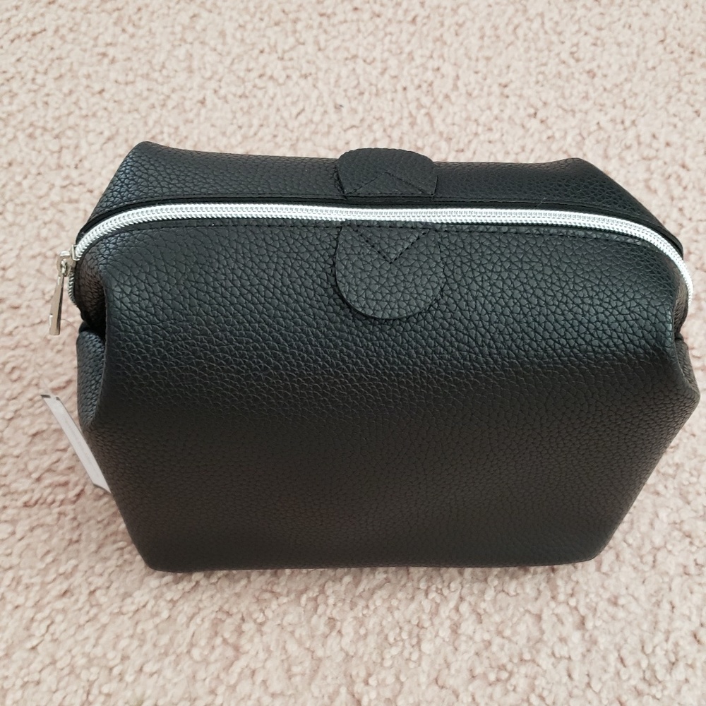 NWT Macy's Black Dopp Kit Toiletries Travel Bag with Top Detail and Zipper - Picture 10 of 16